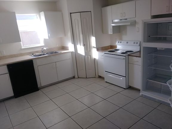 3rd image of 1156 19th Ave SW