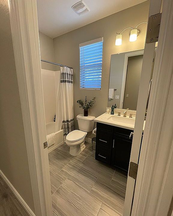 1st image of 2844 E Wayland Dr