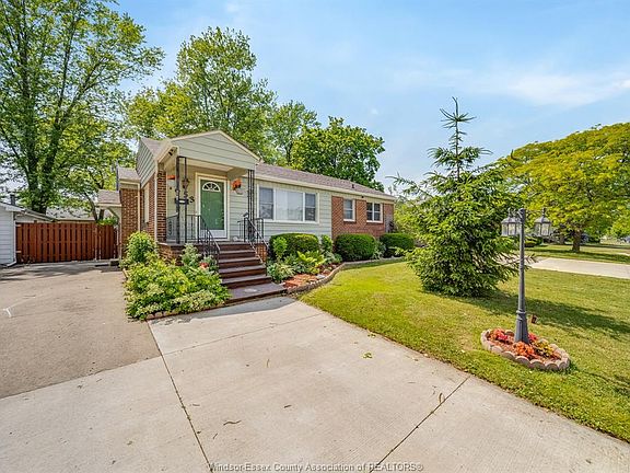 3rd image of 1953 Olive Rd