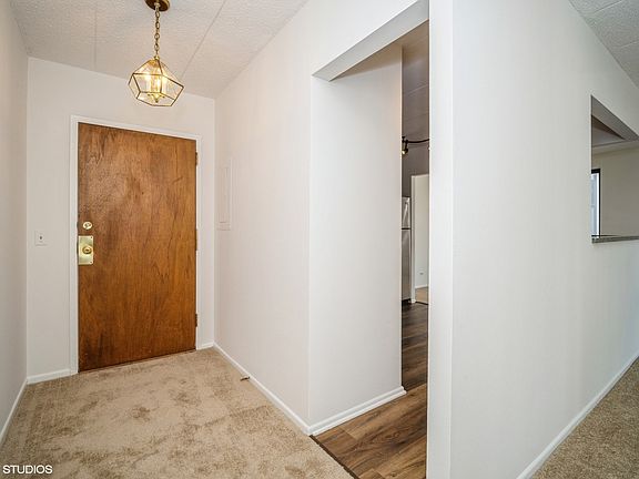 4th image of 9737 Fox Glen Dr #2B