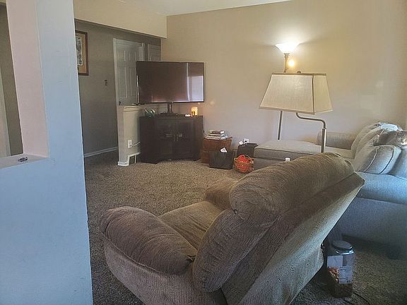 3rd image of 22705 Francis St