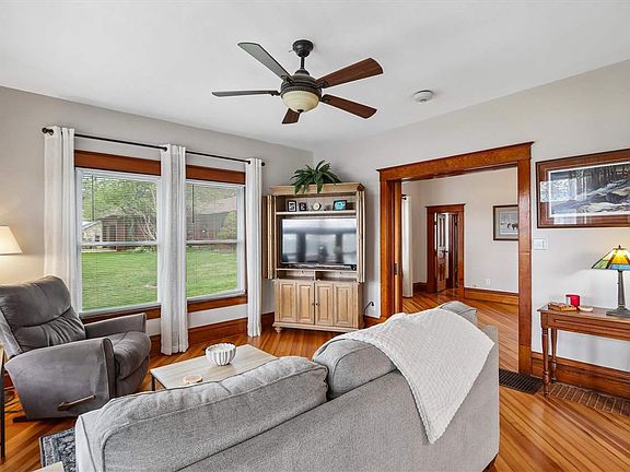 4th image of 281 Saint Marys St