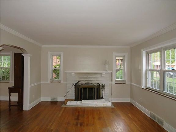 3rd image of 189 Glenview Dr