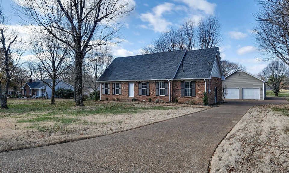 1st image of 403 Ramblewood Ln