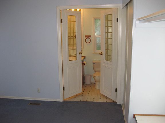 5th image of 1013 Mahogany Ln NW