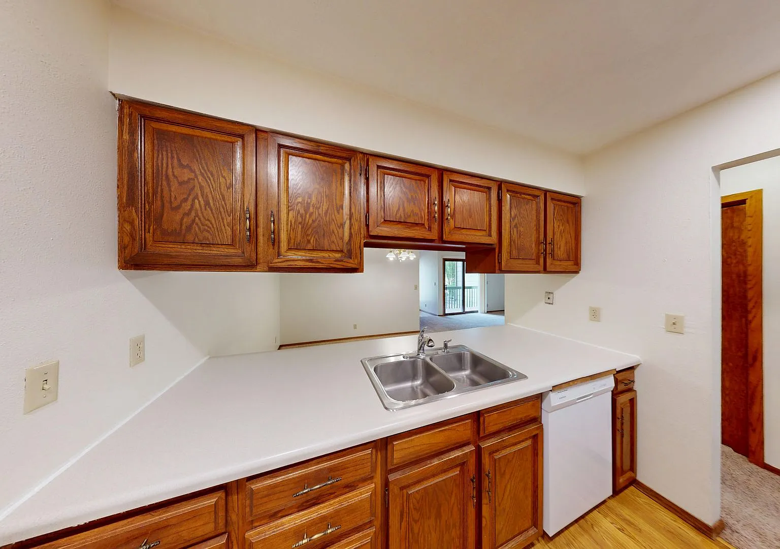 Doral Apartments — Photo 4