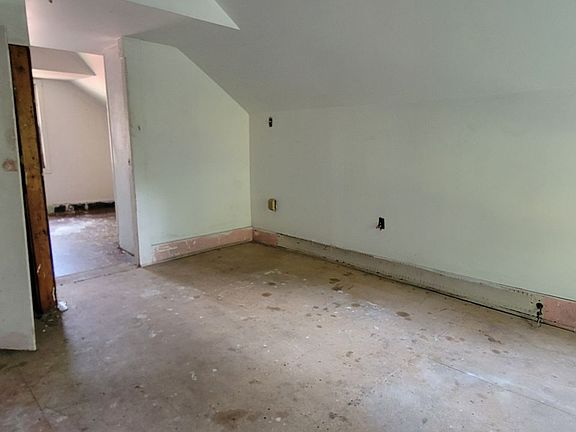 3rd image of 642 Mill St