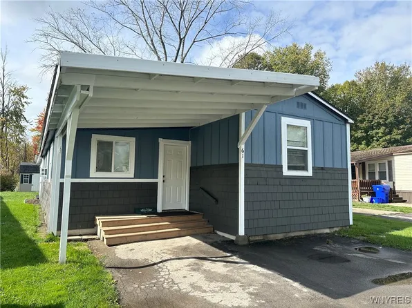 61 Elmhurst Dr, Lockport, NY 14094