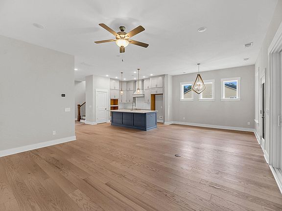 5th image of 357 Glide Slope St