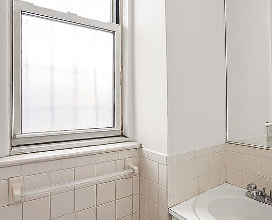 5th image of 126 W 73rd St APT 11D