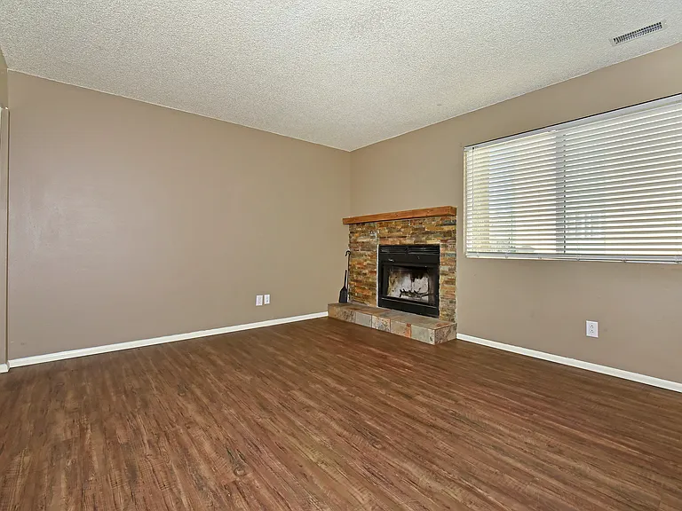 2350 Washo Cir — Photo 3