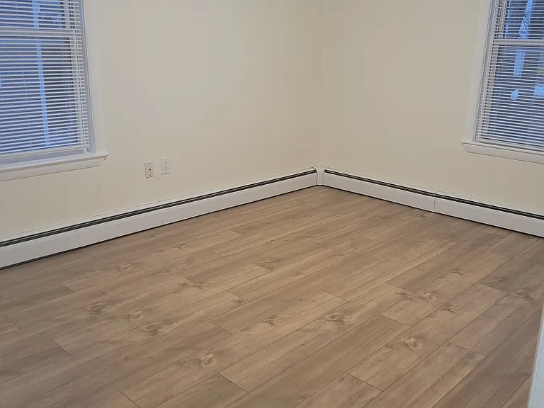 182 Pleasant St — Photo 18