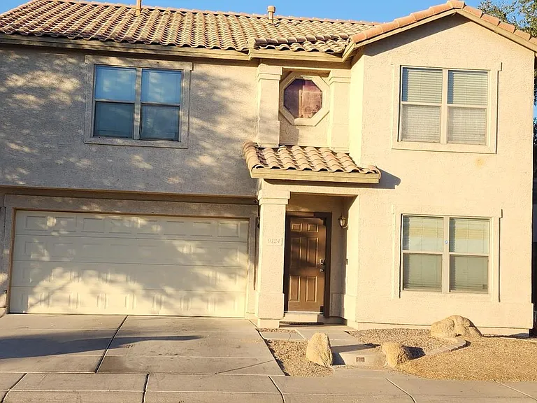 9124 W Elm St — Photo 1