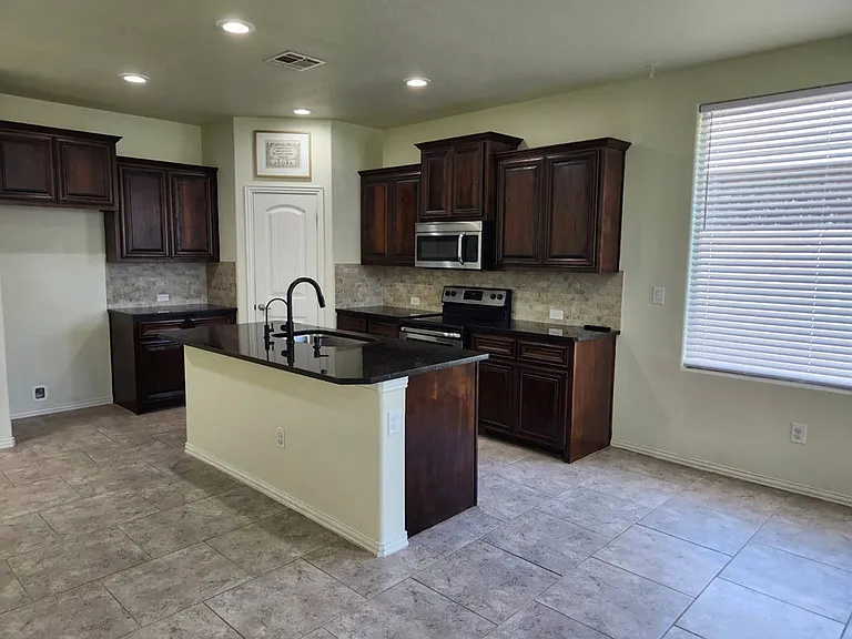 6406 Hall Of Fame Blvd — Photo 22