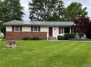 316 Loomis Ln, Carlinville, IL 62626