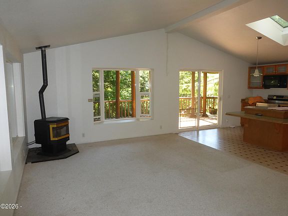 5th image of 111 N Spruceway Dr