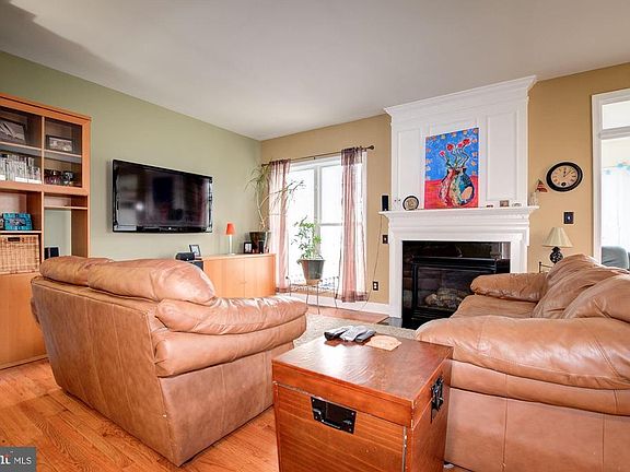 Living Room + Gas Fireplace