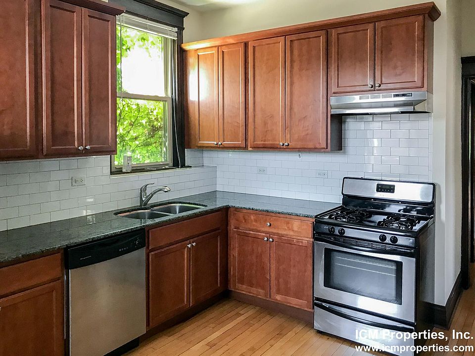 1st image of 863 W Wellington Ave #3