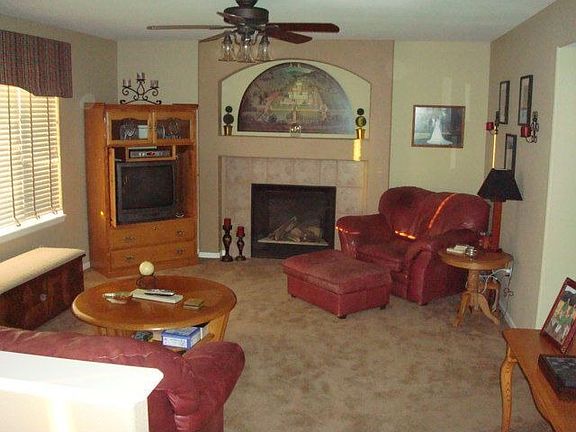 Family room right off kitchen!