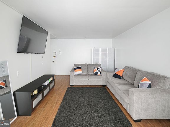 5th image of 3600 Conshohocken Ave APT 1807