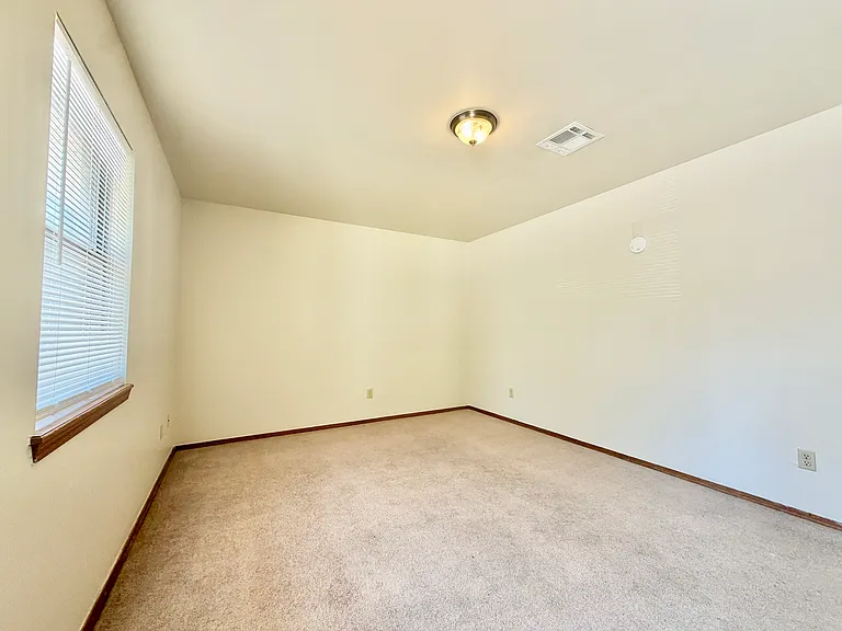 385 S Teehee Dr #7 — Photo 5