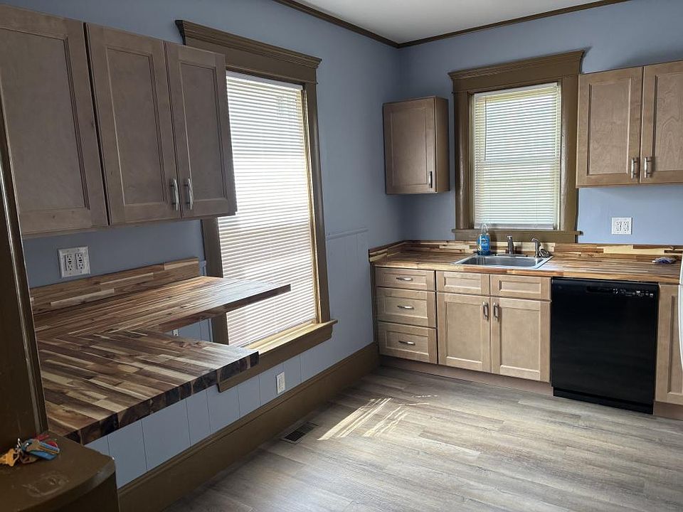 2nd image of 422 Brandon Ave Floor 1