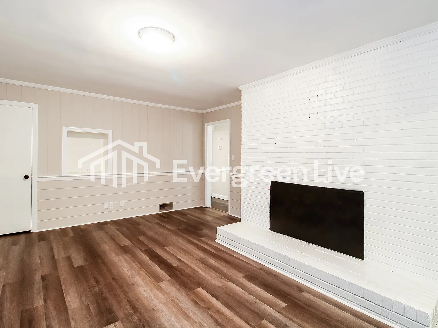 3 bed, 2.0 bath, 2487 sqft, $2,045 — Photo 3
