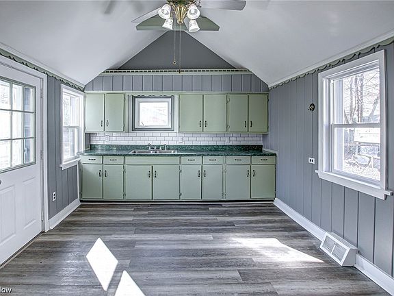 3rd image of 3635 Erin Ave