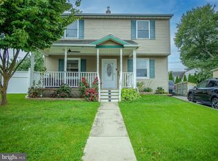 135 Love Ln, Norwood, PA 19074