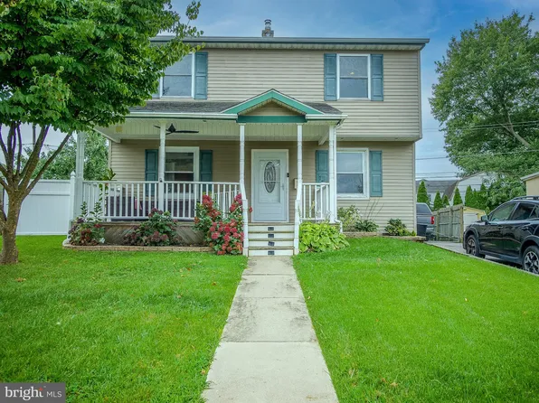 135 Love Ln, Norwood, PA 19074
