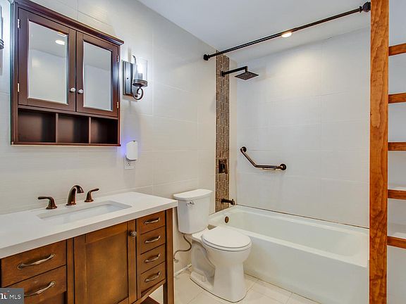 4th image of 5213 Vaughan Ct
