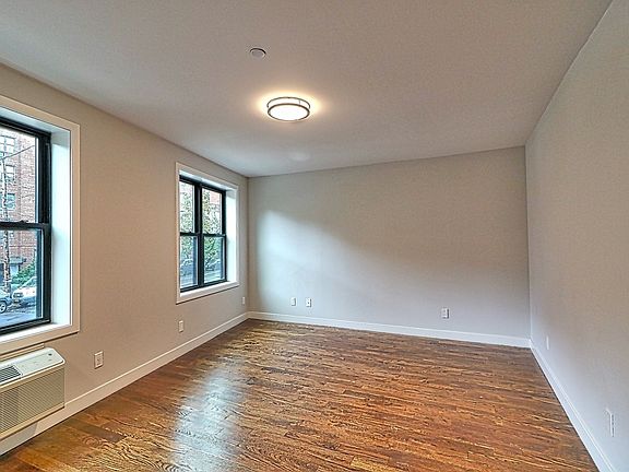 4th image of 3210 Johnson Ave #4