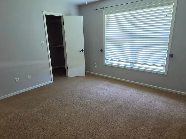 715 SW Graystone Dr — Photo 9