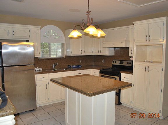 3rd image of 1008 Park Ln