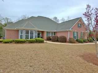233 Otter Cir, Fayetteville, GA 30215
