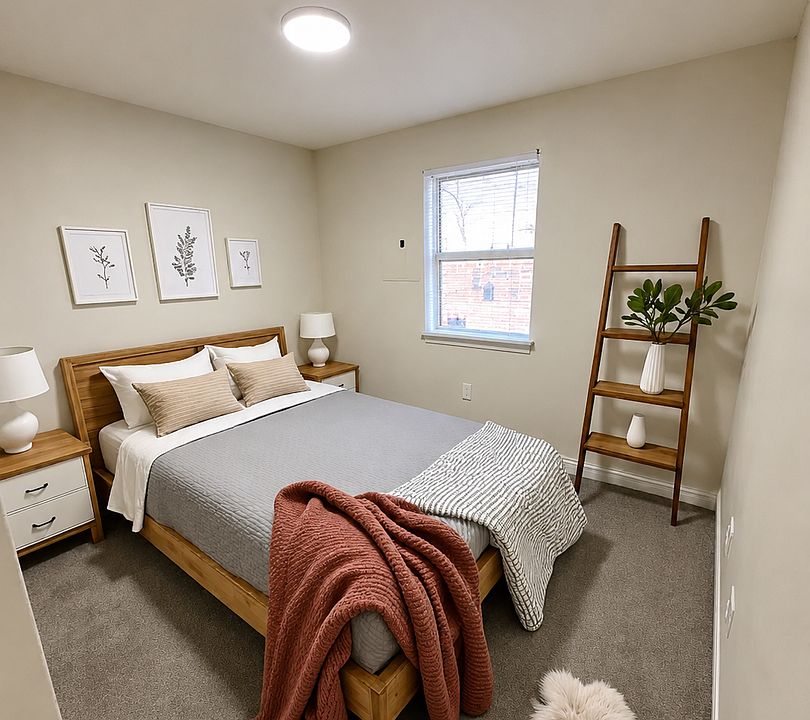 1st image of 602 W Main St #4