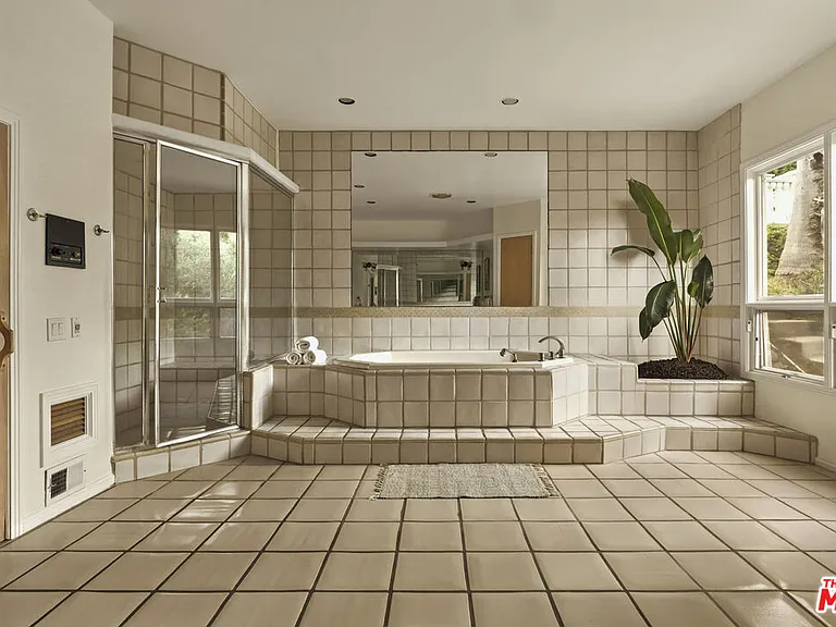 3780 1/2 Multiview Dr — Photo 33