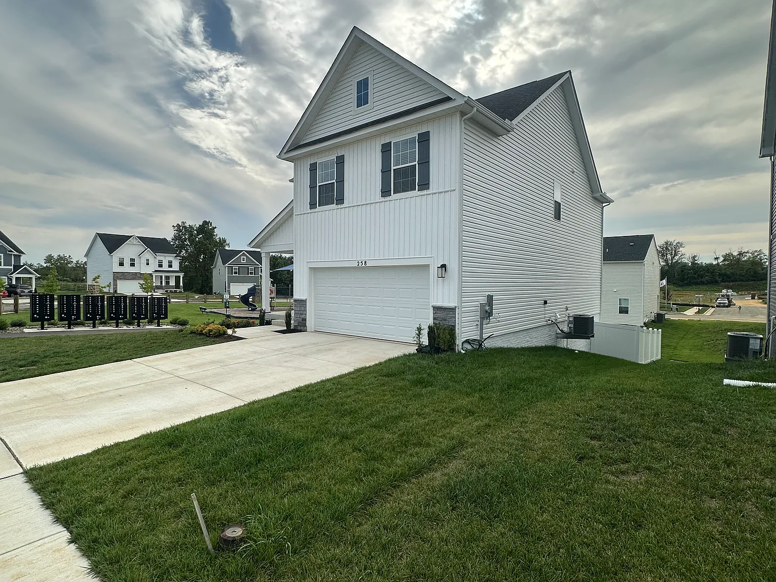 4 bed, 2278 sqft, $2,650 — Photo 2