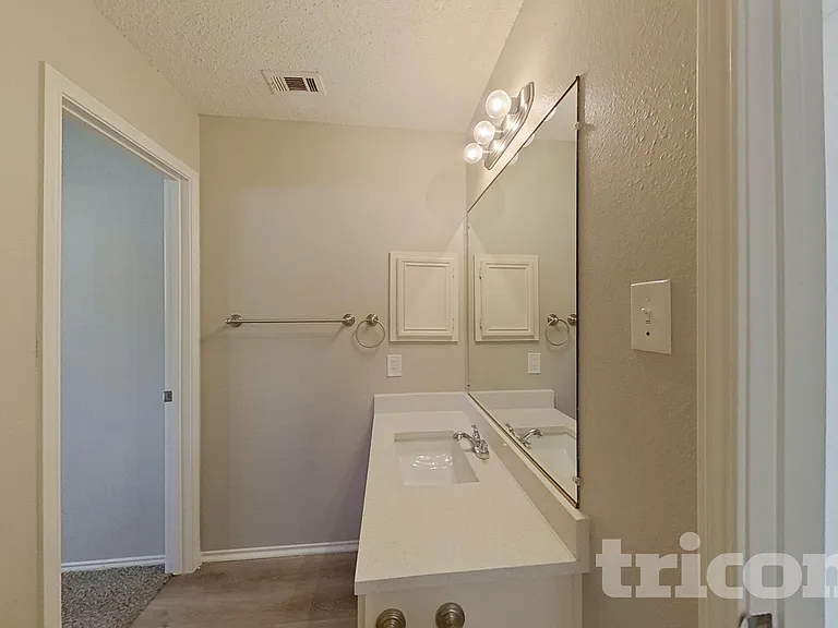 805 Clover Hill Ln — Photo 10