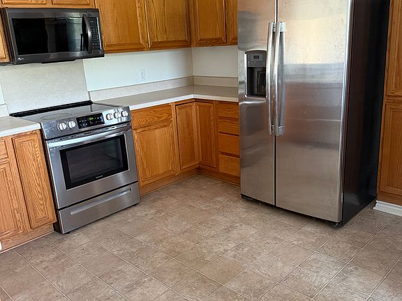 3rd image of 817 Saddlewood Blvd #A