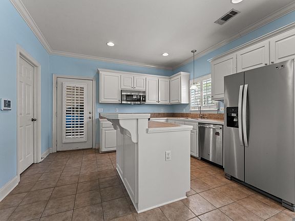 3rd image of 9099 Lake Mist Dr