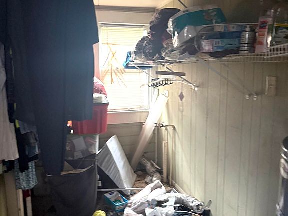 4th image of 809 11th St SW