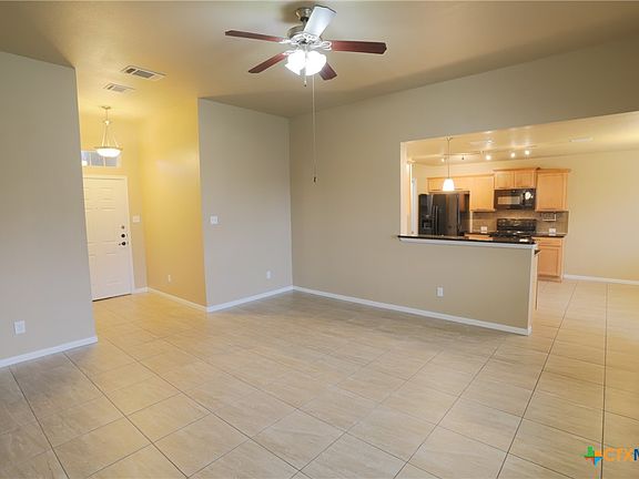 3rd image of 425 Emerald Ridge Dr