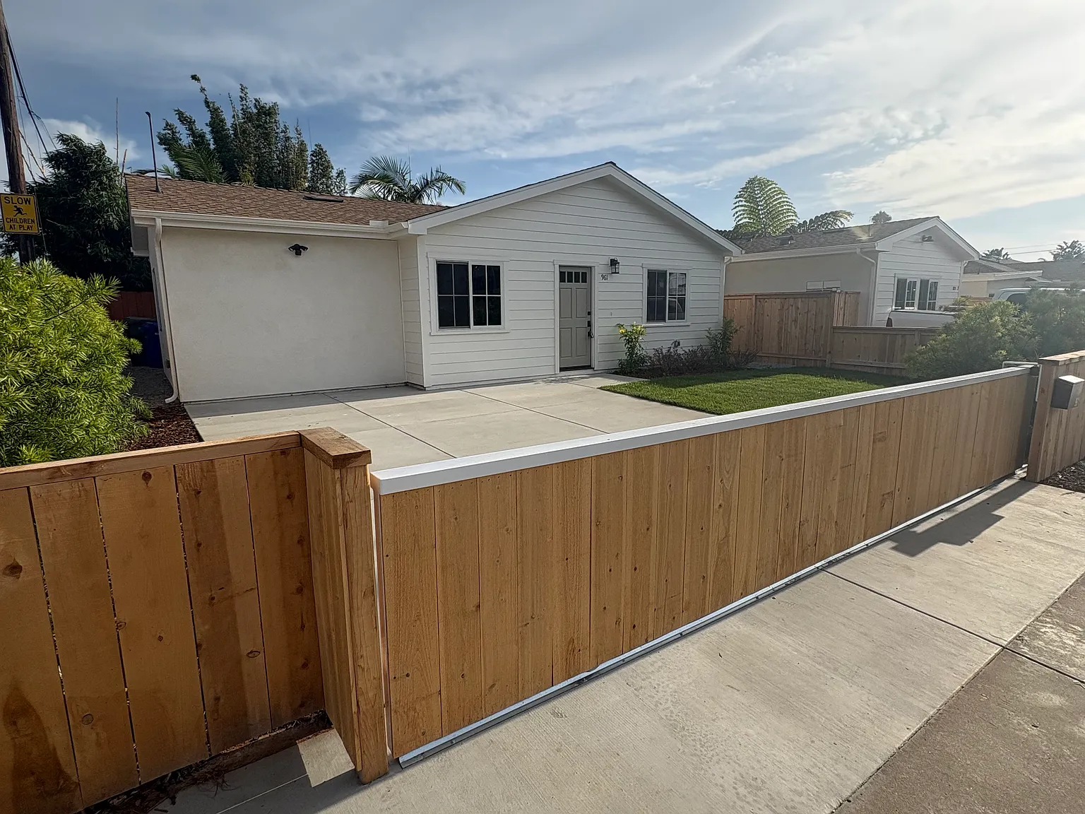 3 bed, 1060 sqft, $3,500 — Photo 2
