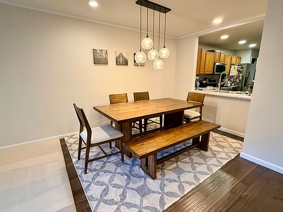 4th image of 56 Foxwood Sq N