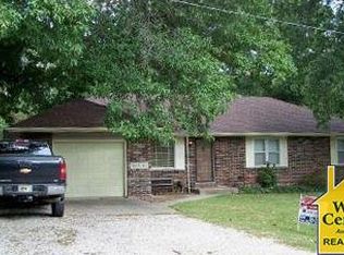 106 N 6th St, Clinton, MO 64735