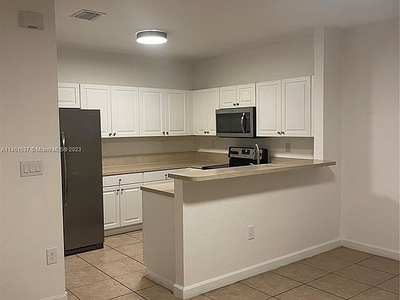 4th image of 1550 NE 33rd Ave #1098