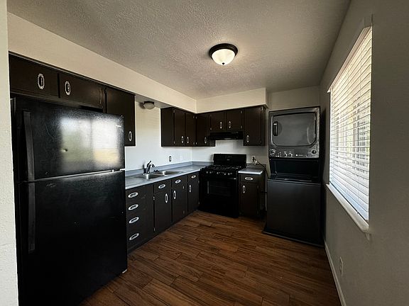 3rd image of 225 Hanosh Ct SE APT 4