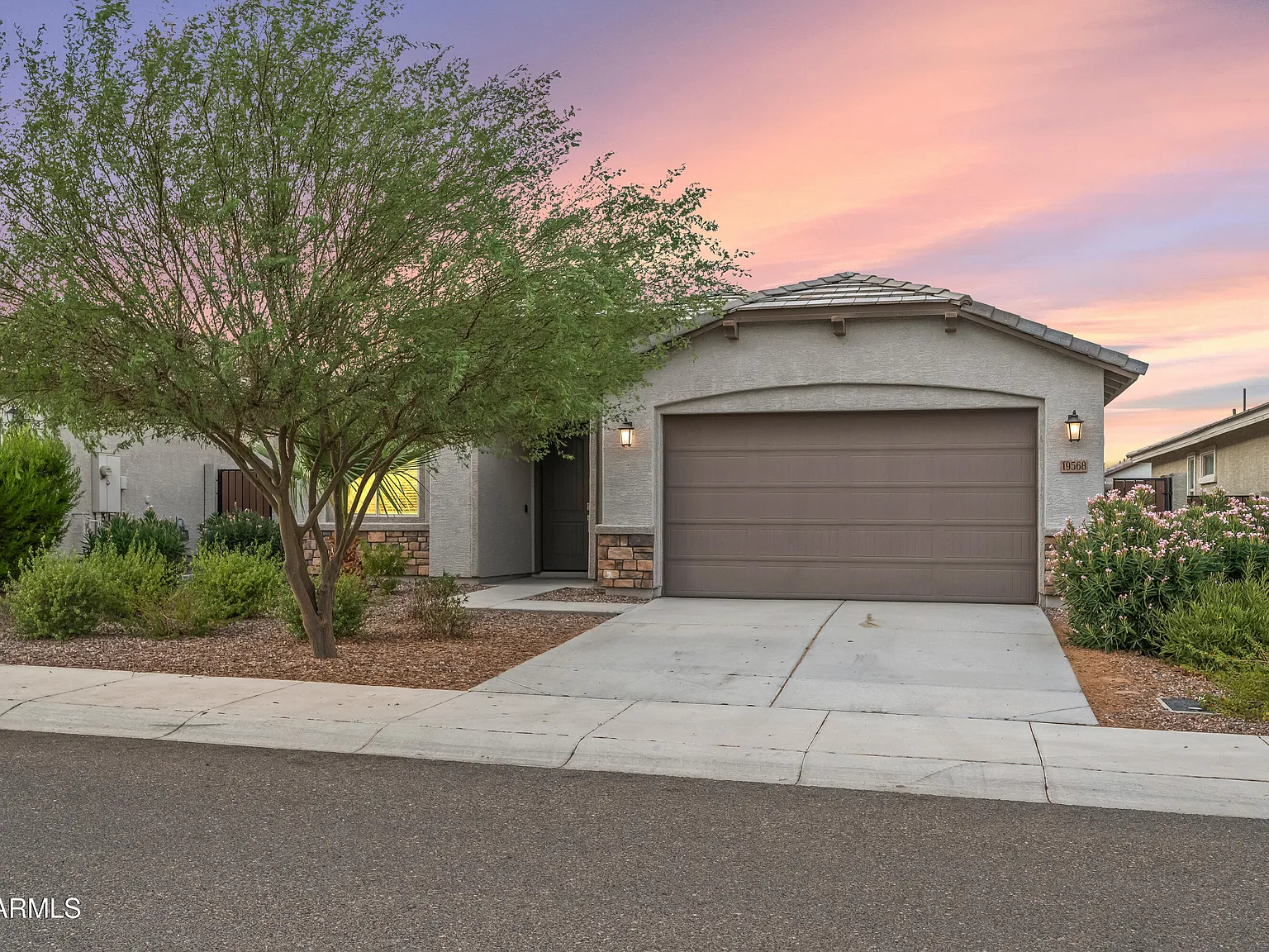 4 bed, 3.0 bath, 2027 sqft, $2,400 — Photo 3