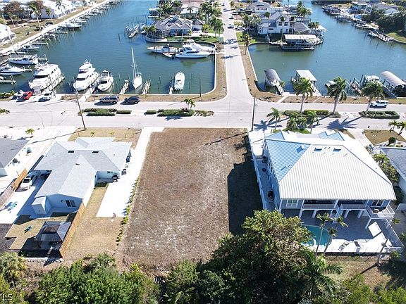 2nd image of 12110/12112 Siesta Dr